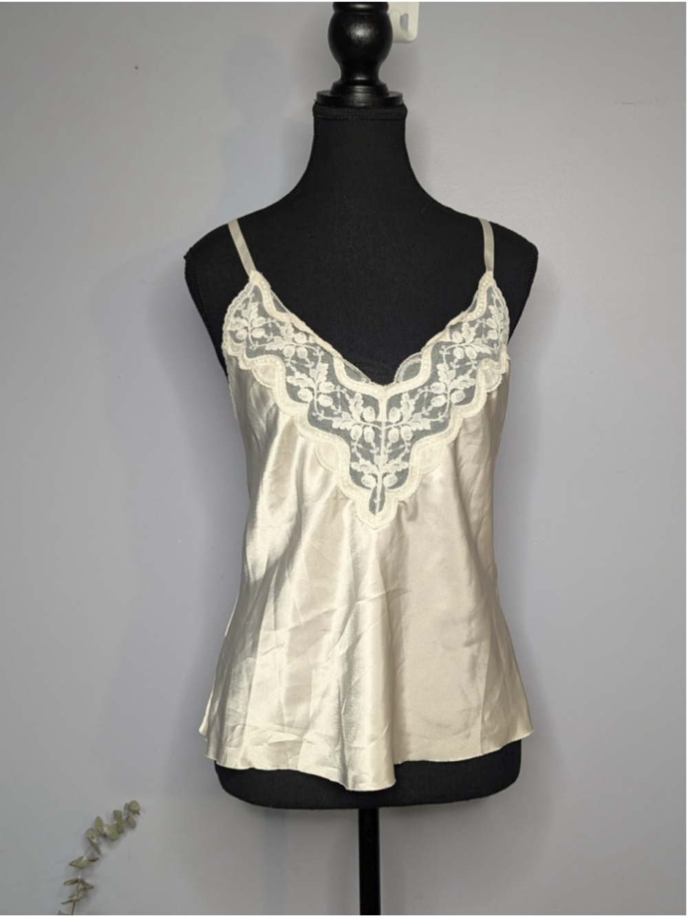 Vintage Barbizon Ivory Satin & Scalloped Lace Camisole Lingerie Top M/L